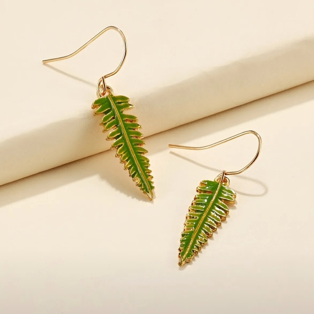 Elegant Green Leaf Earrings